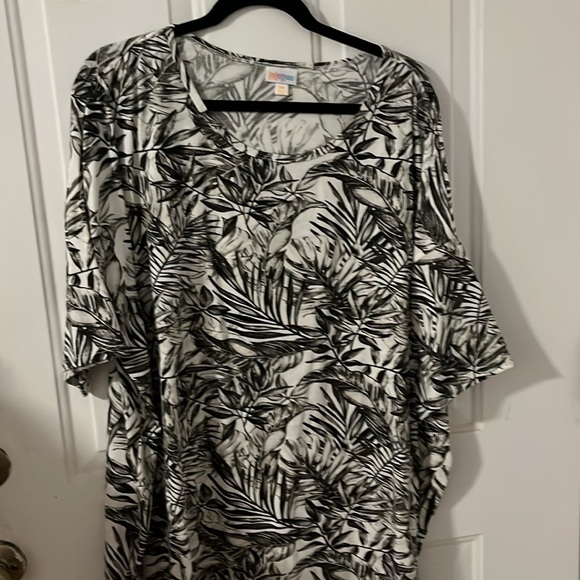 Lula Roe Tops - Picture 13 of 16